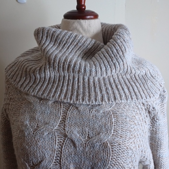 Women's ELLE Sweater. Size Large. Color Oatmeal. - Picture 1 of 16